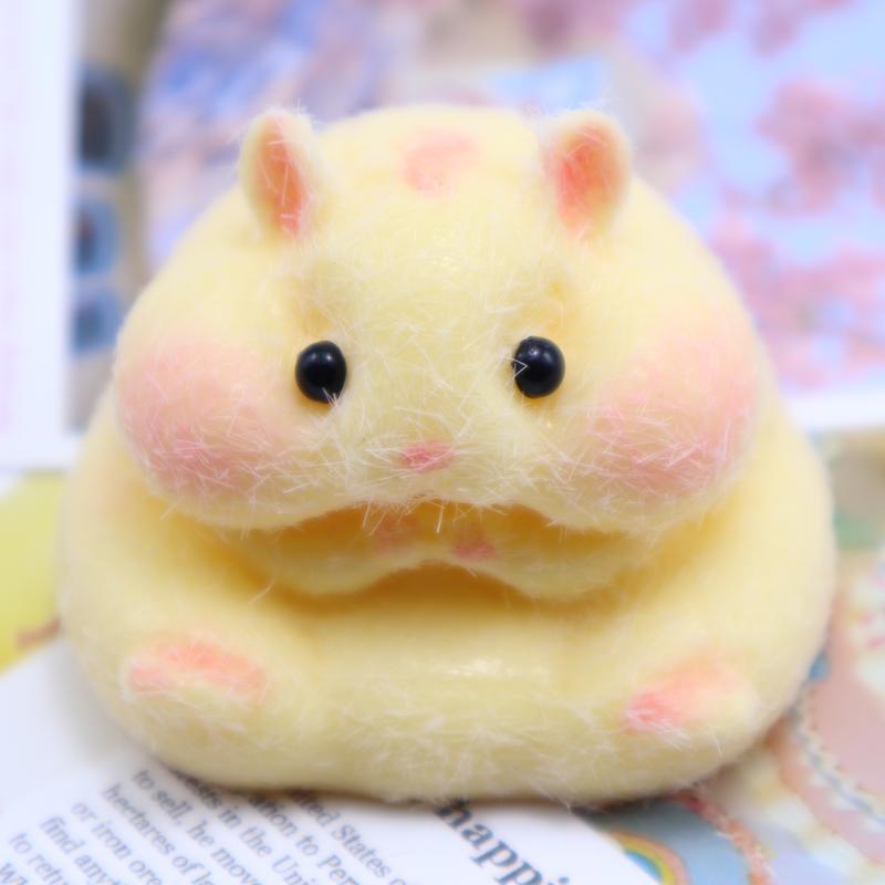 High quality, food grade silicone adorable hamster squishy toy – soft stress relief and cute gift for all ages