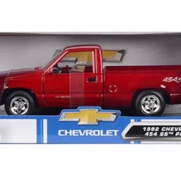 Motormax 1:24 - 1992 Chevrolet 454 SS Pickup in Red Diecast