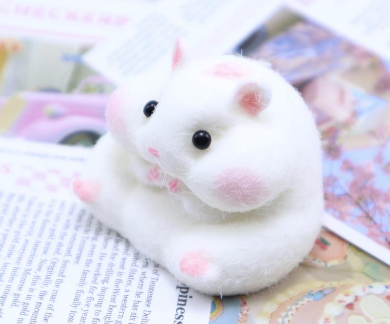 High quality, food grade silicone adorable hamster squishy toy – soft stress relief and cute gift for all ages