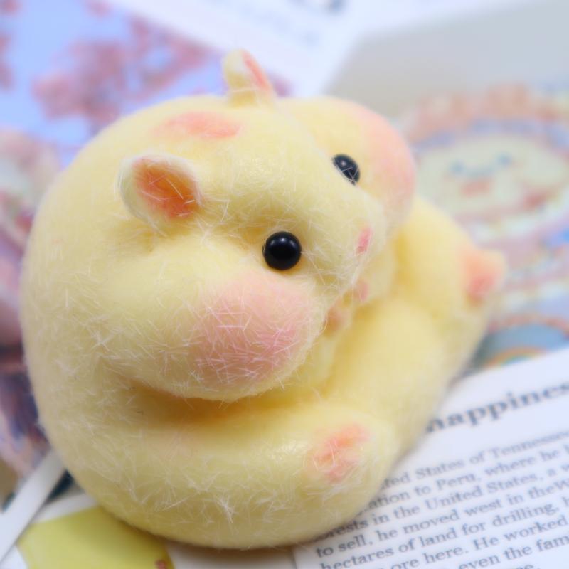 High quality, food grade silicone adorable hamster squishy toy – soft stress relief and cute gift for all ages