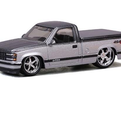 Maisto 1:64 1992 Chevrolet 454 SS Custom Two Tone Silver Grey Design Lowriders