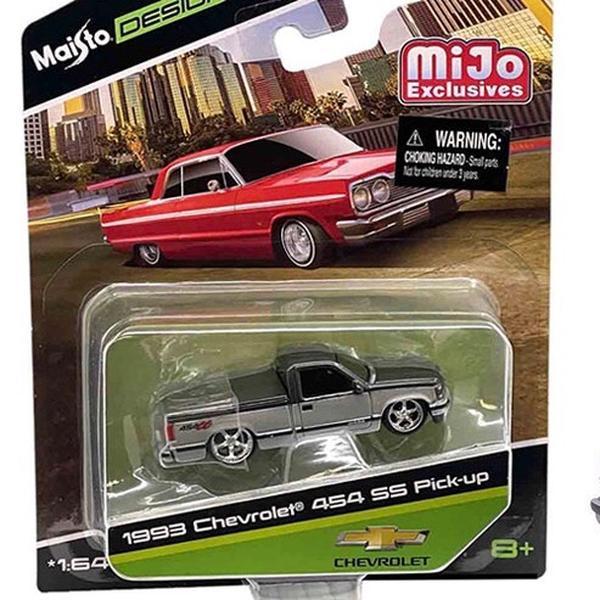 Maisto 1:64 1992 Chevrolet 454 SS Custom Two Tone Silver Grey Design Lowriders