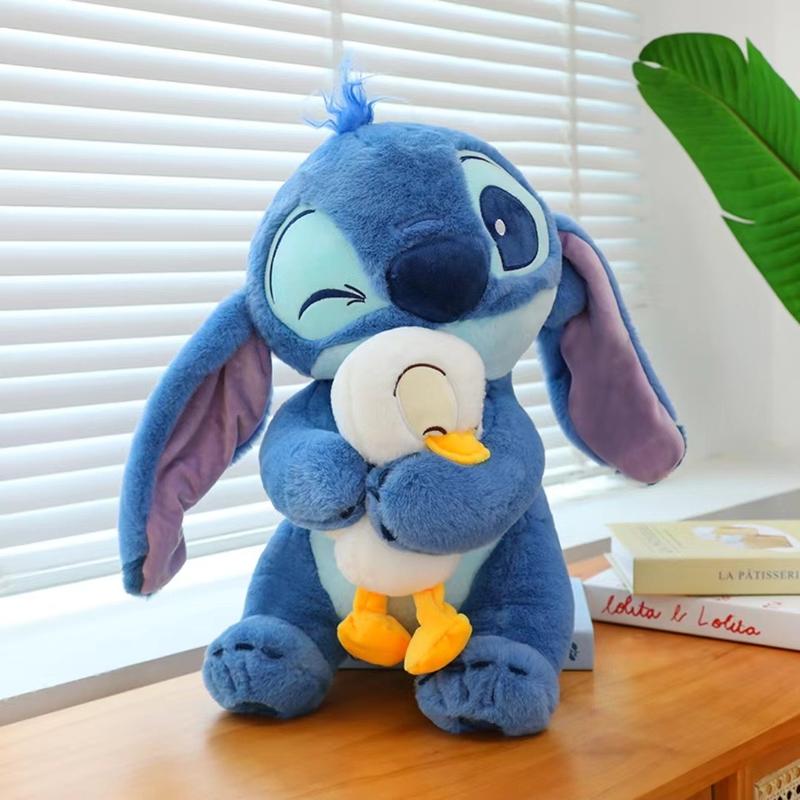 In the Stippy series, cute stuffed animals for boys and girls are gifts for children hugging Duck and Donald Duck