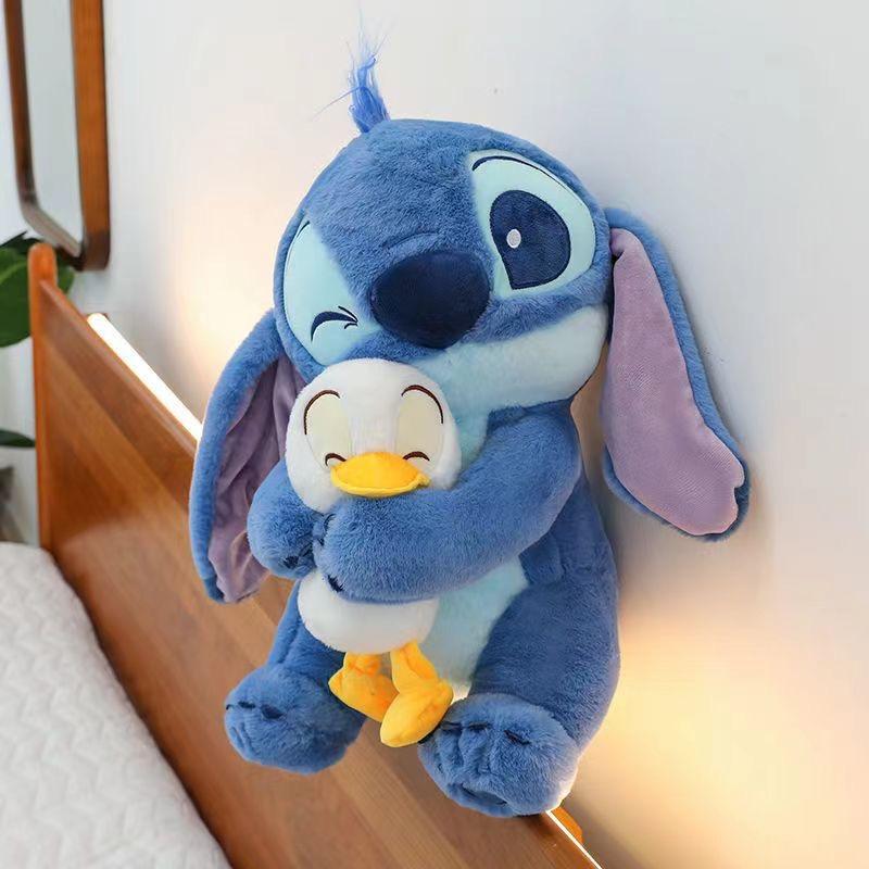 In the Stippy series, cute stuffed animals for boys and girls are gifts for children hugging Duck and Donald Duck