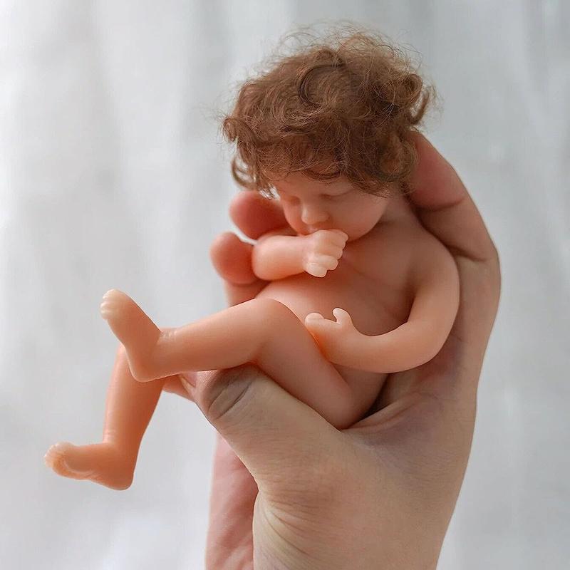 Realistic Silicone Reborn Doll, 6 Inch 15cm Soft & Cute Doll with Clothes, Girl Toy, Stress Relief Toy for Adults, Realistic Reborn Dolls for Kids, Fun Gifts for Boys and Girls