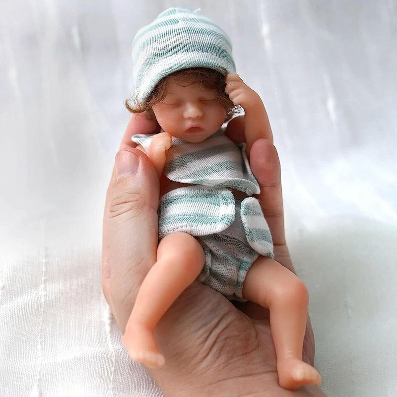 Realistic Silicone Reborn Doll, 6 Inch 15cm Soft & Cute Doll with Clothes, Girl Toy, Stress Relief Toy for Adults, Realistic Reborn Dolls for Kids, Fun Gifts for Boys and Girls