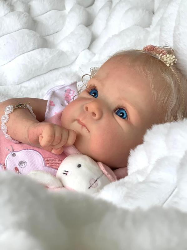 Reborn Baby Dolls Bettie 18 Inch Real Life Baby Dolls with Soft Weighted Body Reborn Gift Set for Kids Age 3+