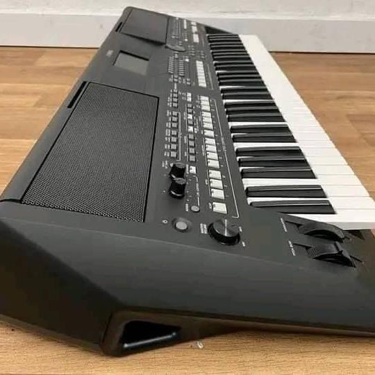 Yamaha PSR SX900 Keyboard - Portable and Expressive