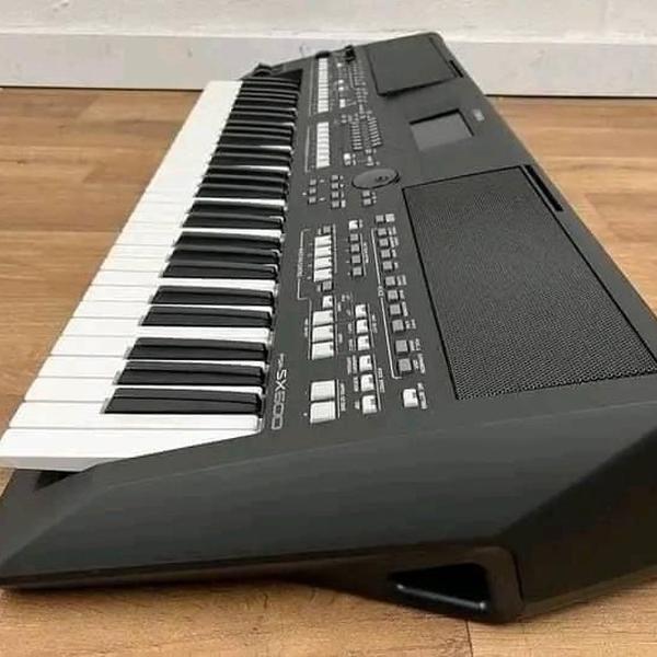 Yamaha PSR SX900 Keyboard - Portable and Expressive