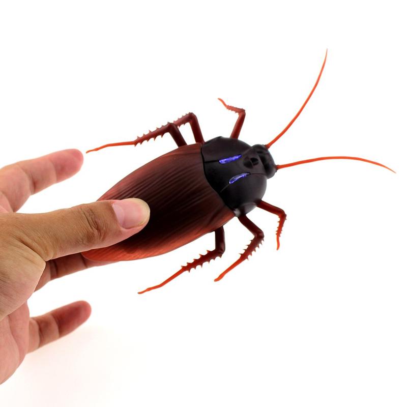 Cockroach Remote Control mischievous Animal Toys Electronic Realistic Fake Big Insect Bug Glowing Eyes Kids Gift mischievous fun for Halloween Christmas