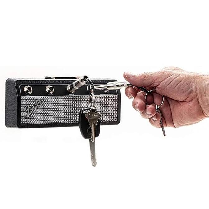 Guitar amp key holder, includes 1 wall mounting kit,4 guitar plug keychains ,quick and easy installation