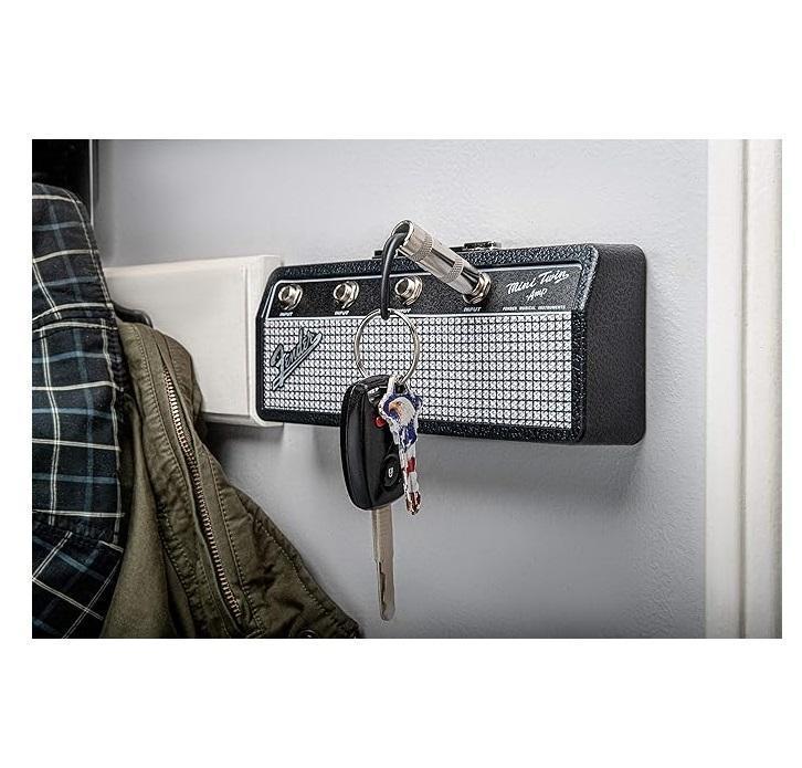 Guitar amp key holder, includes 1 wall mounting kit,4 guitar plug keychains ,quick and easy installation