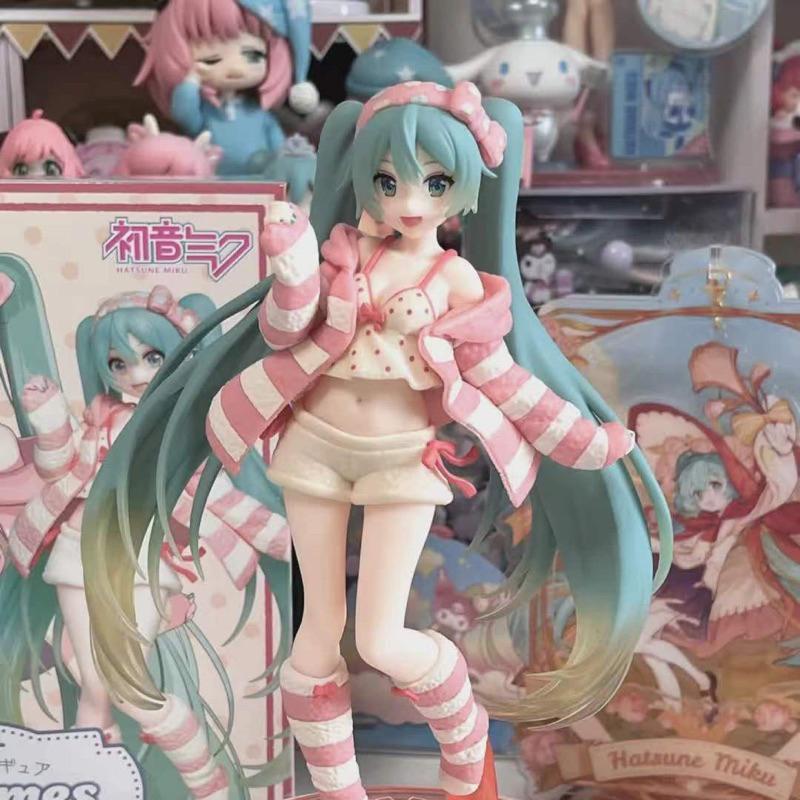 Hatsune Miku Character Figure in Cat Hoodie - Decorative Model for Fans and Collectors