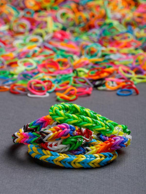 Random Style Rainbow Color Loom Bands Kit, Cute Cartoon Animal & Fruit & Snowflake Charm, Rubber Bands for Bracelet Making Kit, Creativity Birthday Gift Ideal