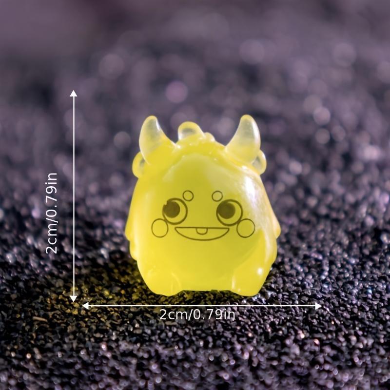 Random Color & Style Luminous Mini Monster Decoration, 30 50pcs Cute Glow in The Dark Mini Monster Ornament, DIY Decoration for Fish Tank & Home & Car