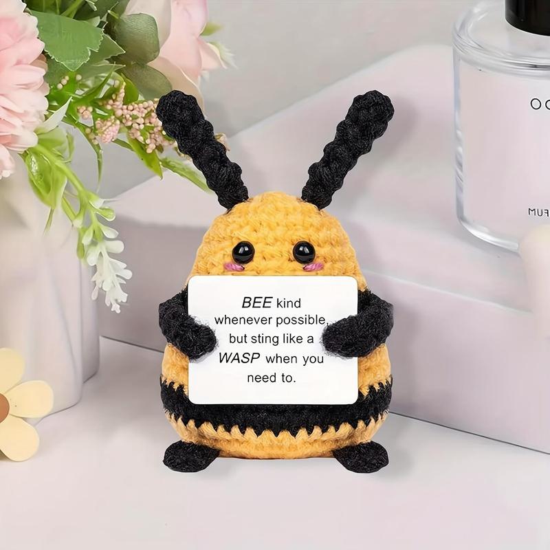 Cute Positive Bee Crochet Kit, 1 Count Mini Crochet Bee with Positive Affirmations Card, Knitted Pocket Hug Bee with Emotional Inspirational Card, Christmas Gift