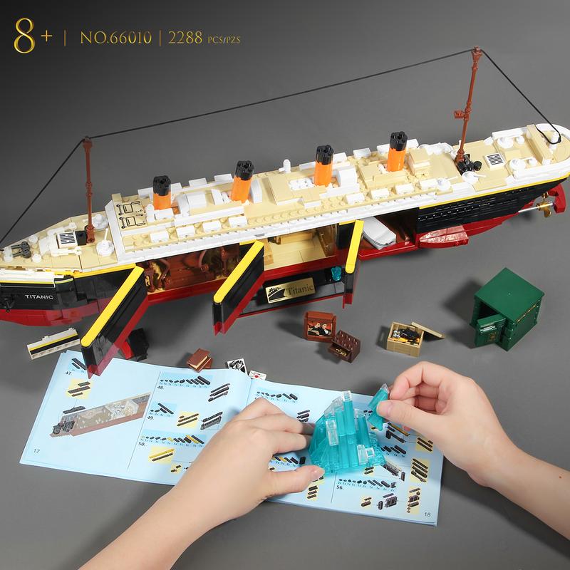 66010,2288 Pieces,Titanic Building Block Set,Glacier design and glowing light strip,Giant Ship Collecting Building and Gifting Model,Birthday Gift and Home Decoration,For aged 12 and above,Stress relief toy game fan