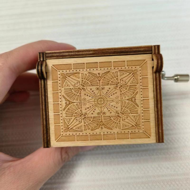 Wooden Hand Crank Howl Music Box as Gift for Home Decor Ornament desk accessory